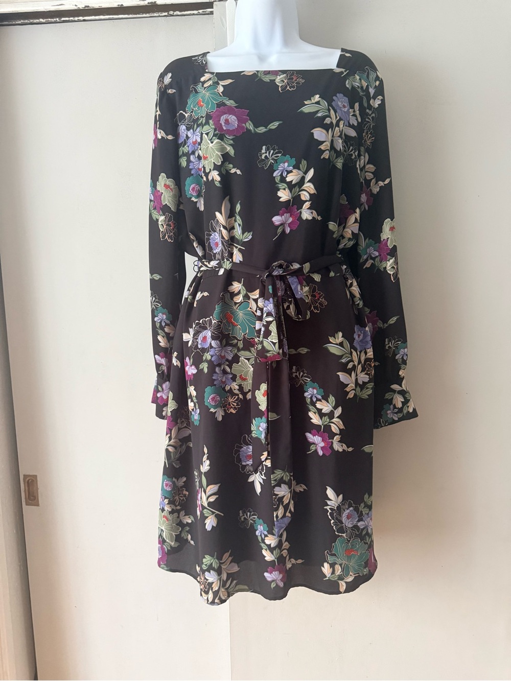 LOFT Black Floral Long-Sleeve plus size Shift midi Dress - Picture 3 of 6